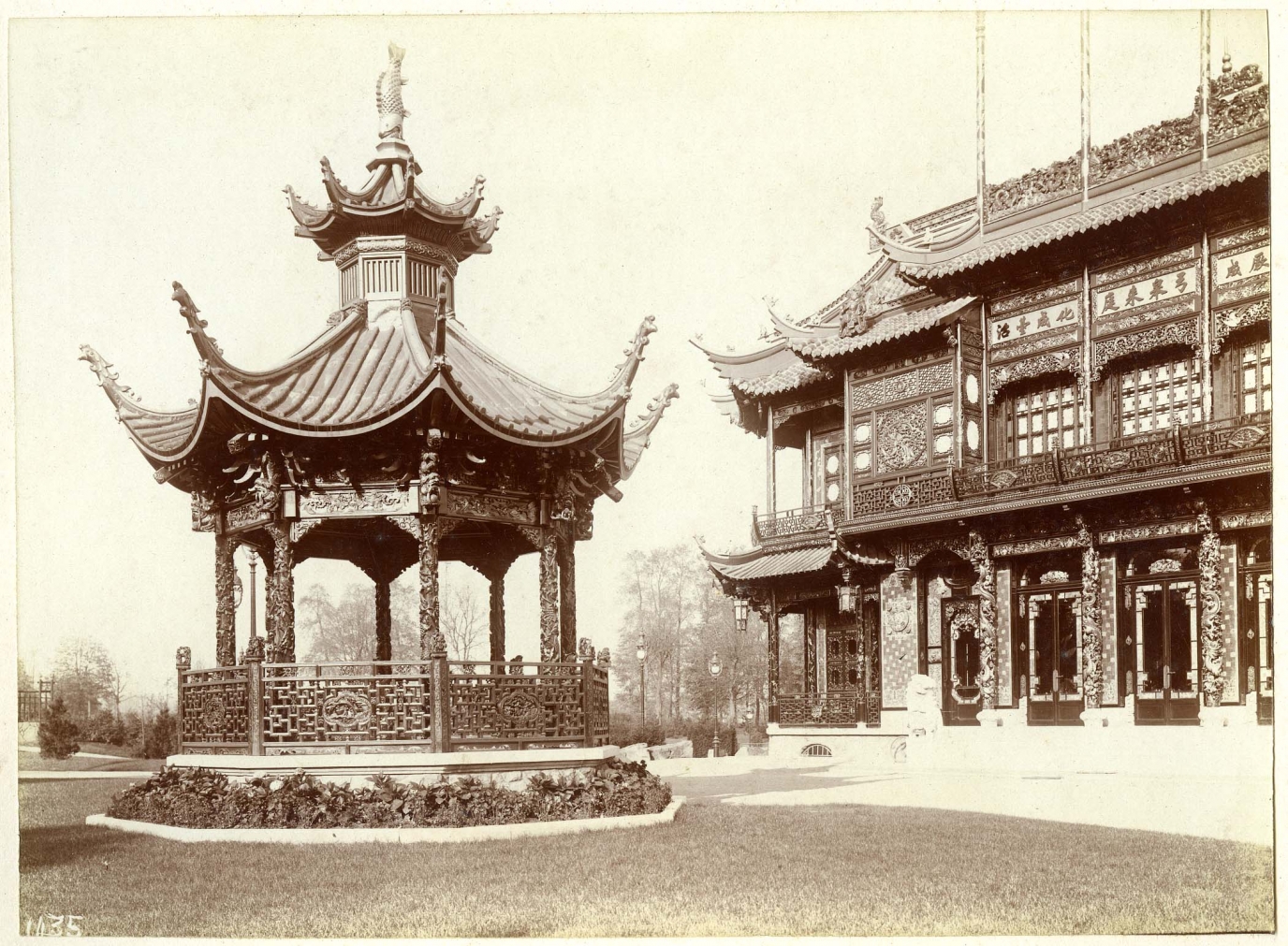 Le kiosque et le Pavillon chinois de Laeken (Bruxelles) vers 1910