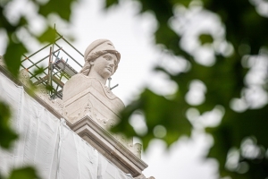 Dévoilement de la première partie restaurée de la façade avant du Palais de Justice de Bruxelles et la statue de Minerve