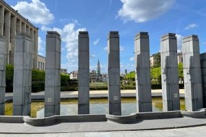 Fontaine Monts des Arts à Bruxelles pilliers / Fontein Kunstberg in Brussel pijlers